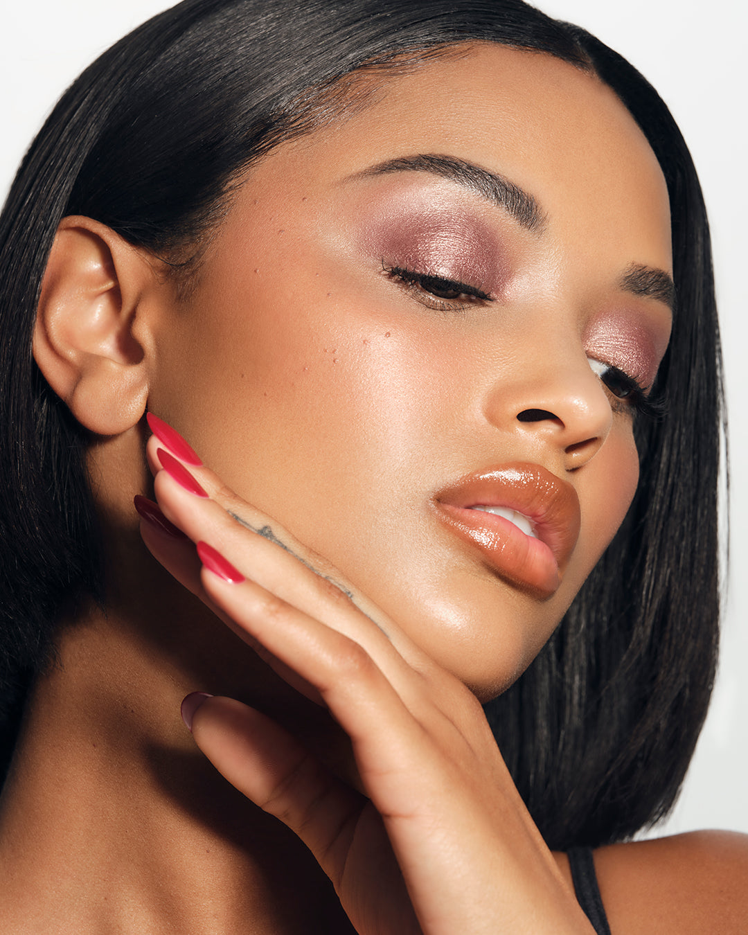 Create Stunning Looks! Multi-Chromatic Eyeshadow for Instant Radiance